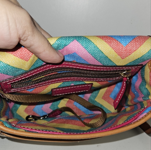 Like New!Dooney And Bourke Ivory/tan leather Shoulder bag - Picture 4 of 15